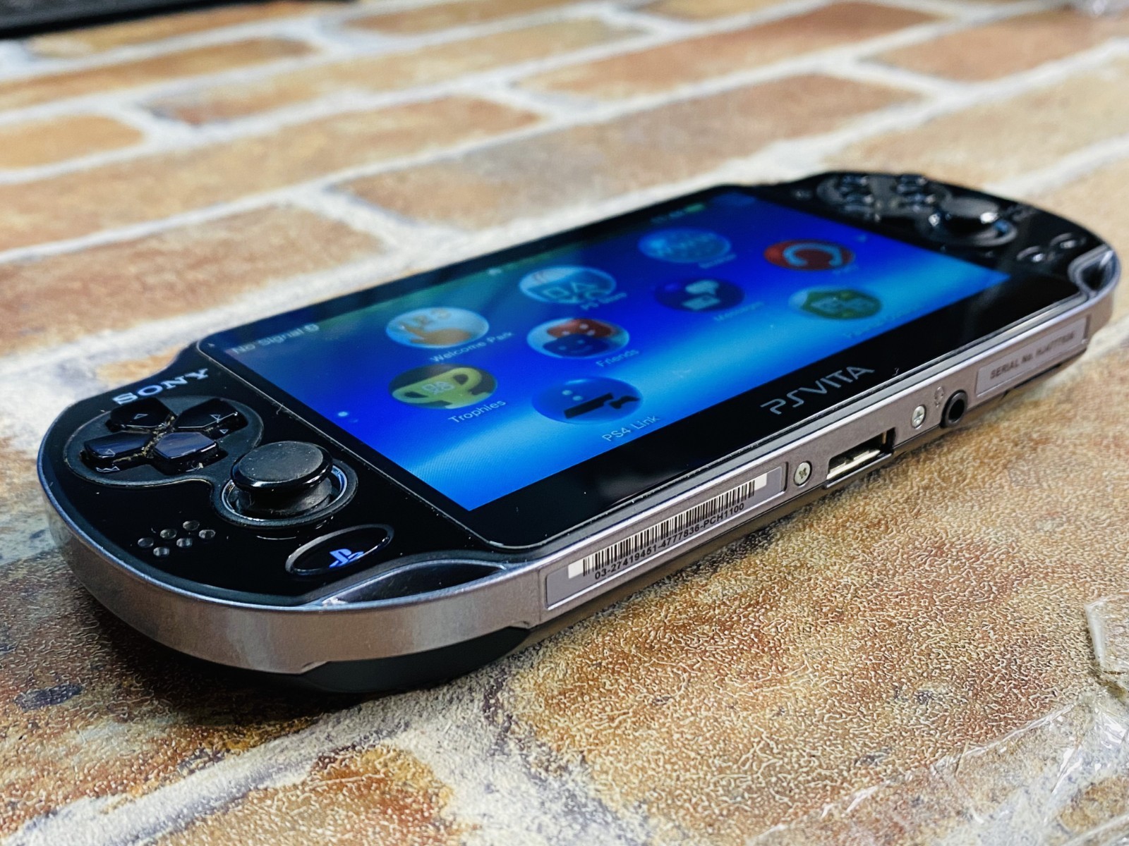 PS Vita PCH-1100 Crystal Black SONY Playstation 8GB Charger Mobile Case Ex DDP
