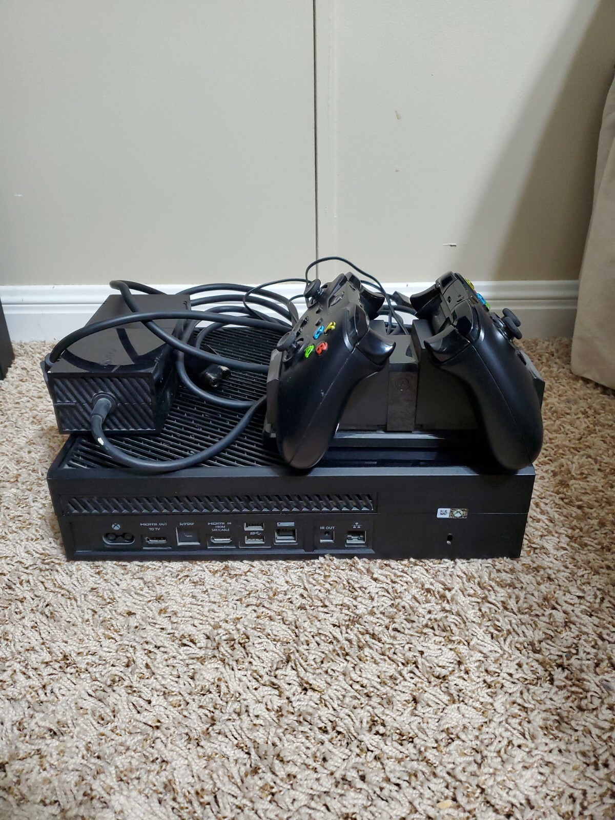 XBOX One, 500Gb. Excellent condition. Plus 2 controllers.