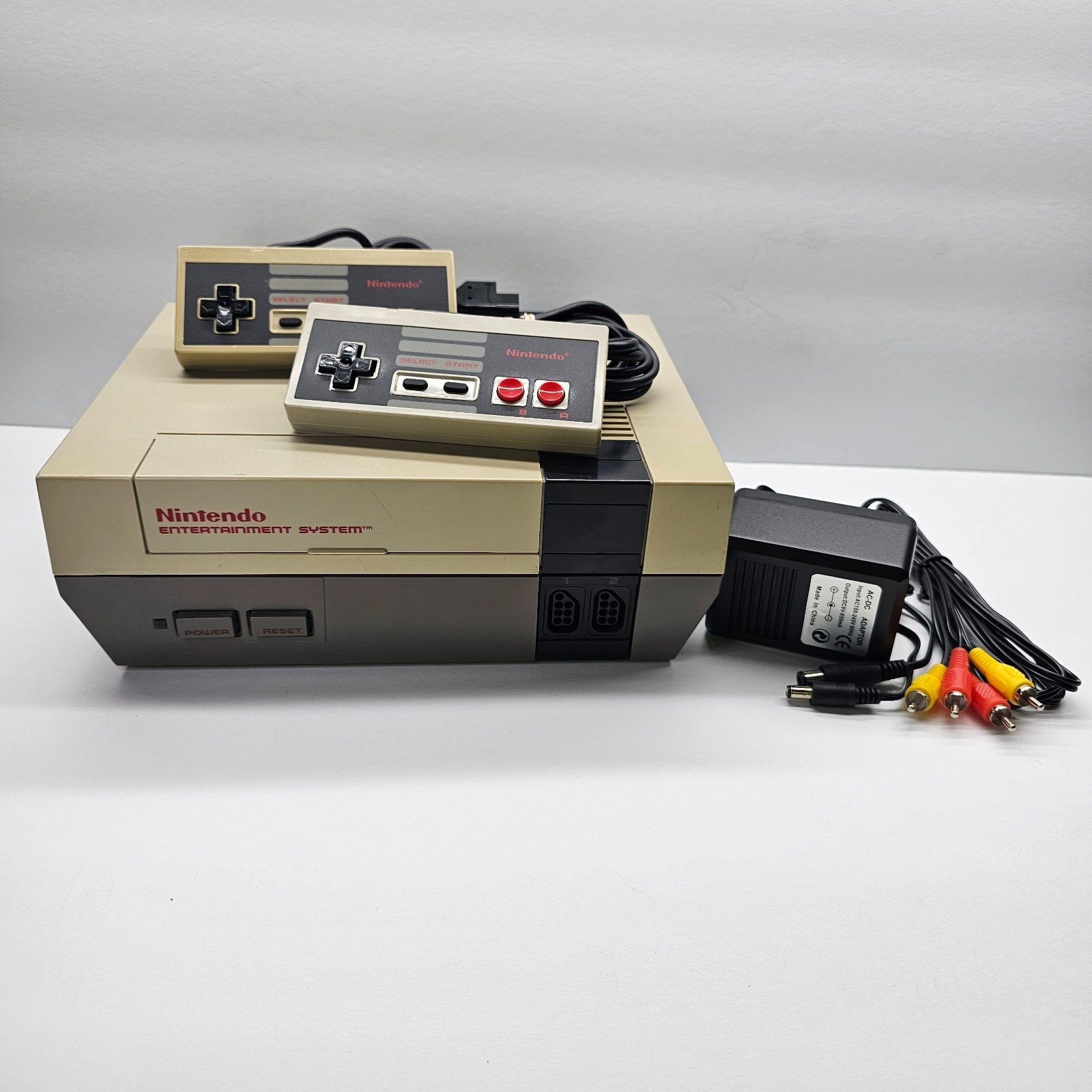 Nintendo NES-001 Console Bundle 2 OEM Controllers Tested Cleaned Working