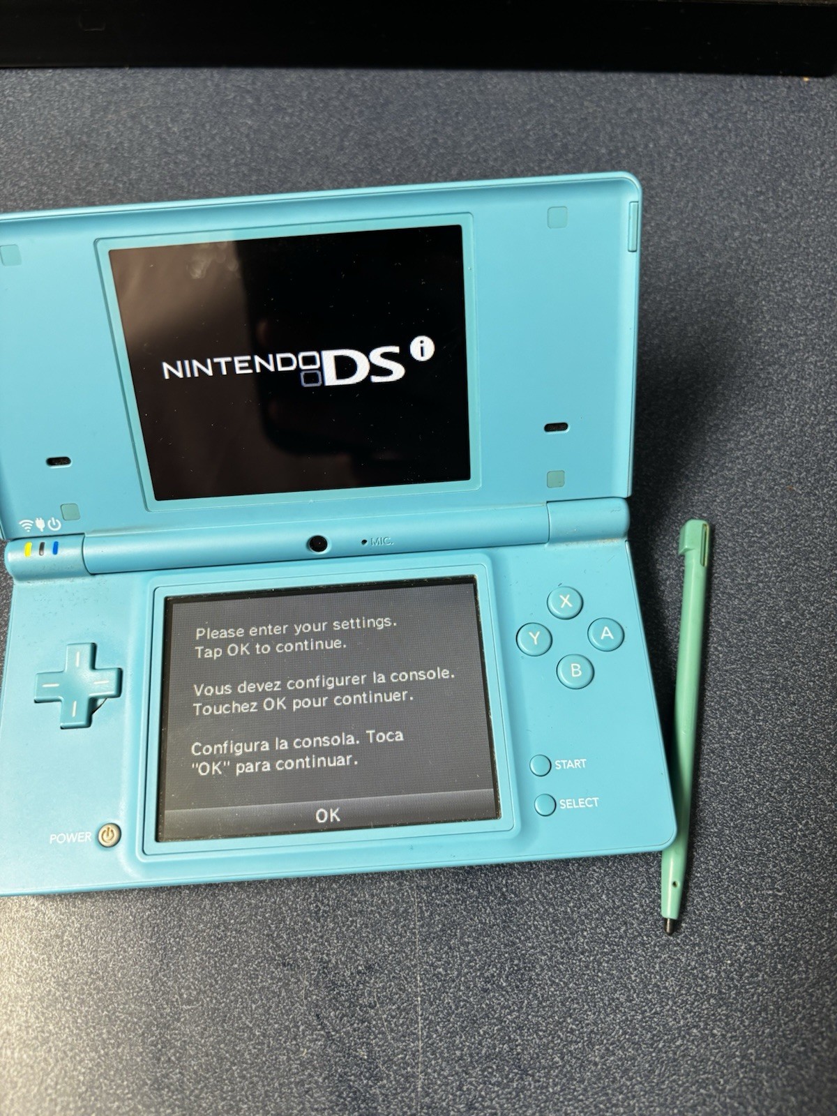Nintendo DSi Blue Handheld Console Touchscreen Wi-Fi Multiplayer with Stylus