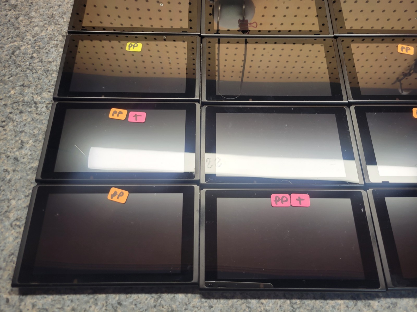 MIXED LOT – 50x Nintendo Switch Standards & LITE Handheld Consoles +JOYCONS READ