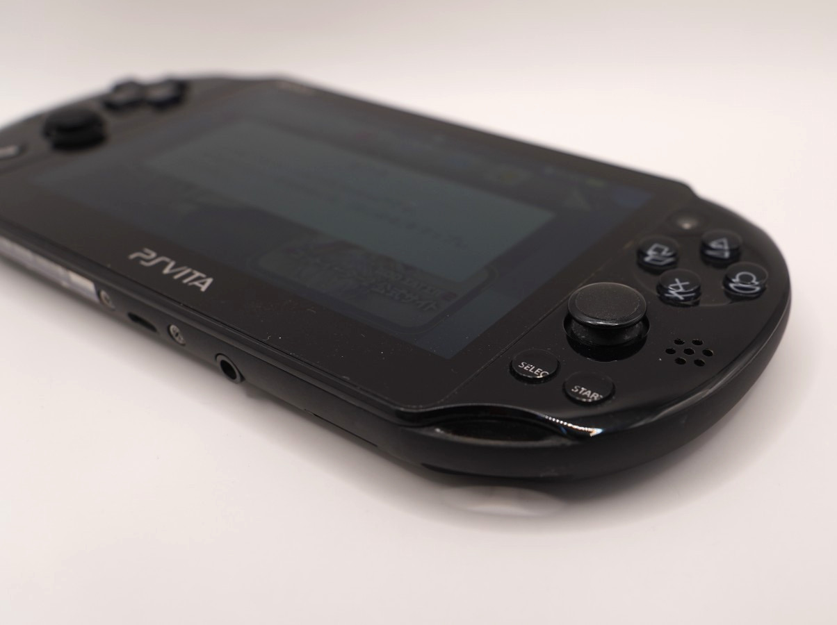 Sony PS Vita Slim PCH-2000 Black + 4 Games + 8GB Memory Card Tested Japan