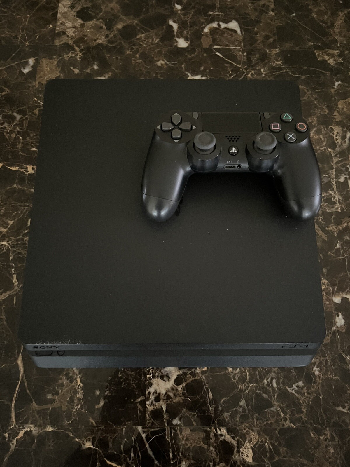 PS4 SLIM – Console – Controller – Games Included
