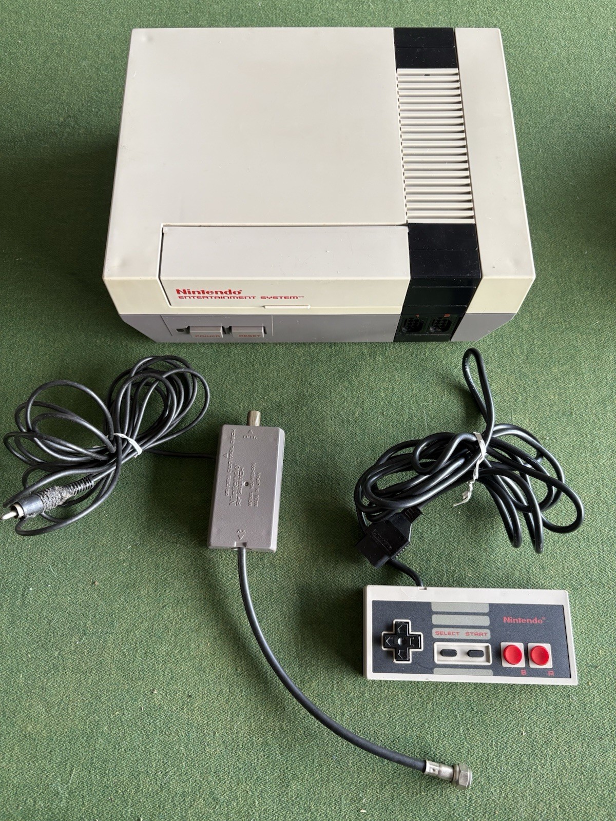 Original Nintendo NES Console and One Controller (UNTESTED)