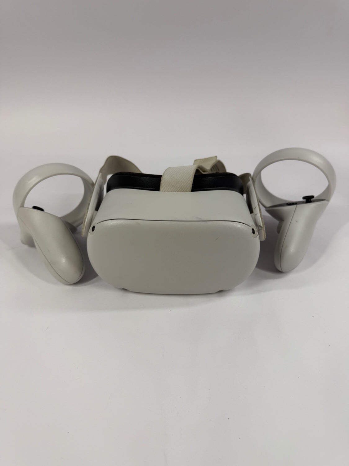 Meta Quest 2 256GB VR System KW49CM Scratched Lens