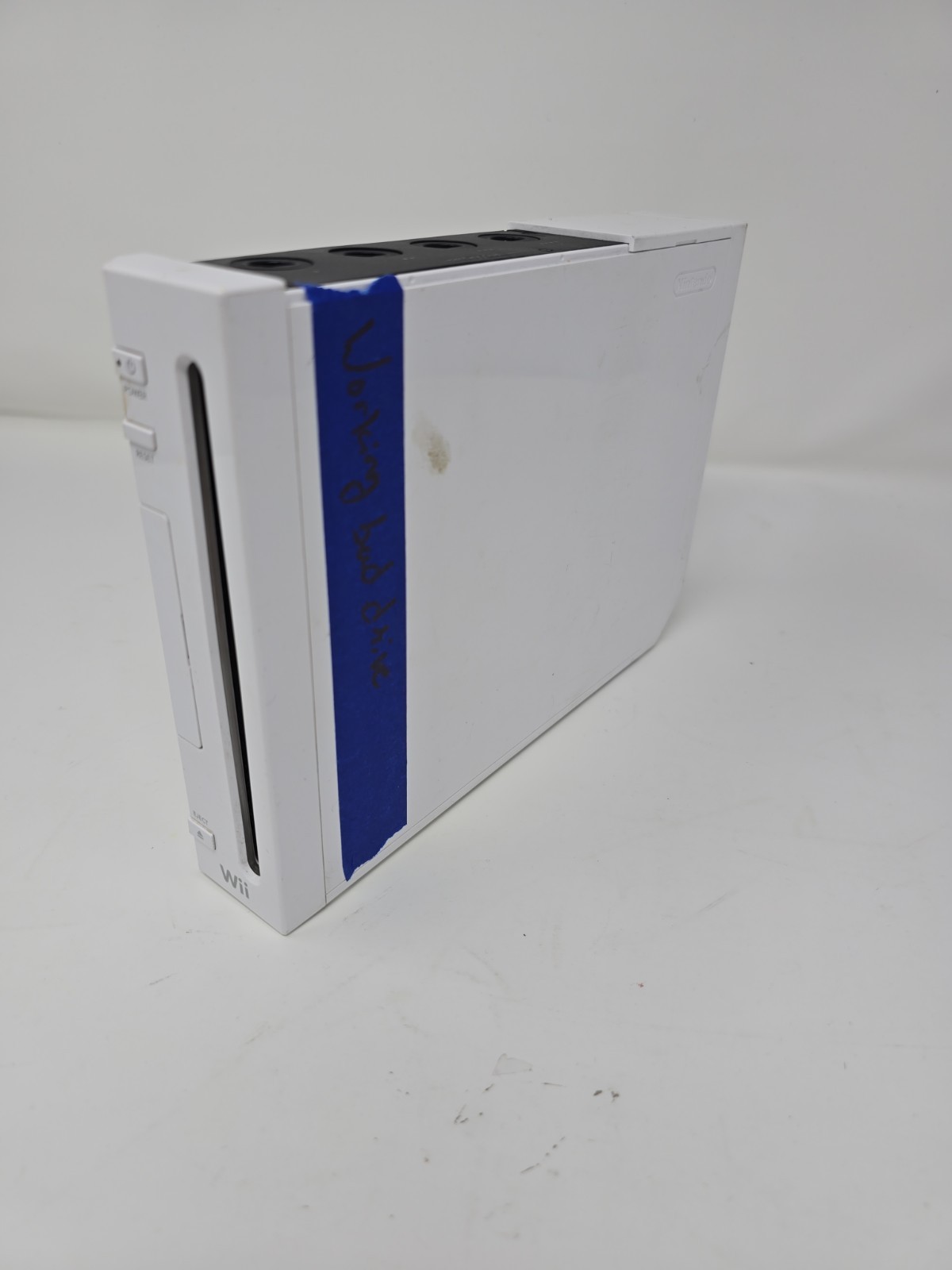 Nintendo Wii RVL-001 512 MB Home Console – White – Console Only Works Bad Drive