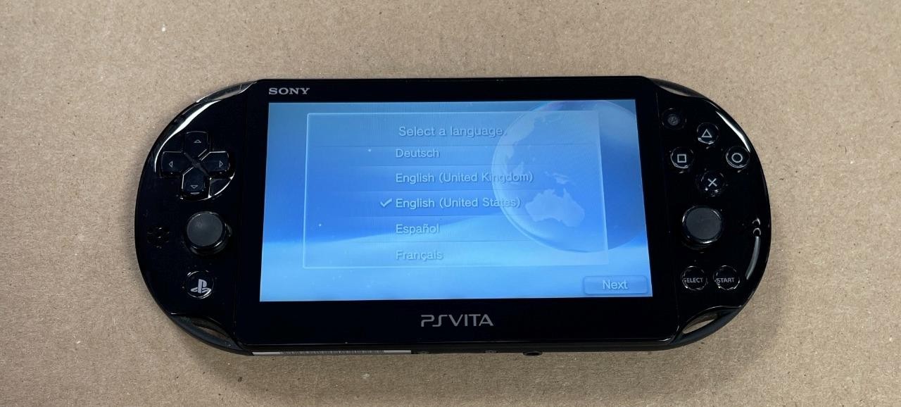 SONY PS VITA PCH-2001 HANDHELD GAMING CONSOLE SYSTEM BLACK- USED.