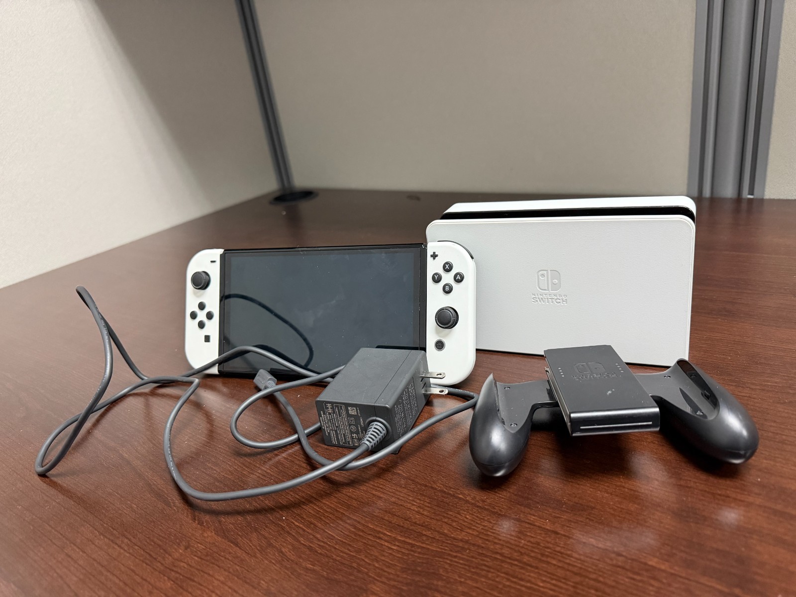 Nintendo Switch OLED Model – 64GB/White (HEGSKAAAA)
