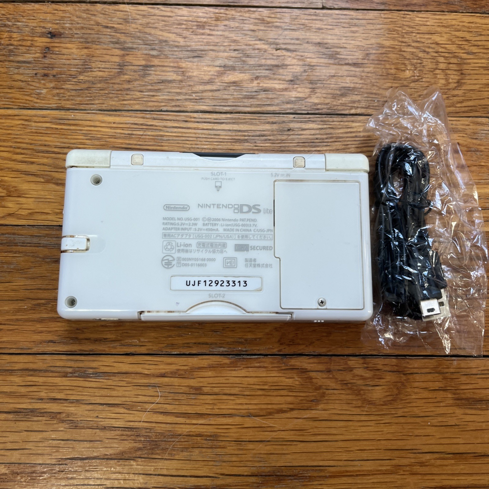 Nintendo DS Lite Handheld Console – Polar White and game charger stylus works