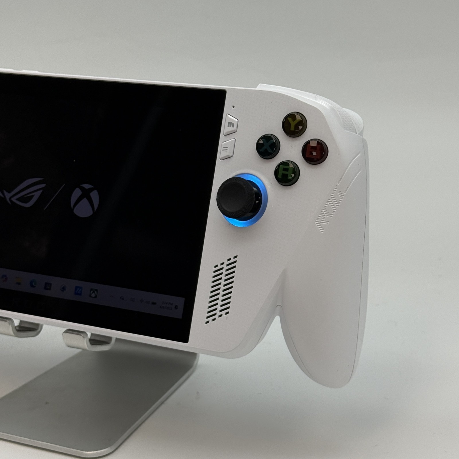 ASUS ROG Xbox Ally 7″ Touch Gaming Console White Ryzen Z2 A, 16GB RAM 512GB SSD