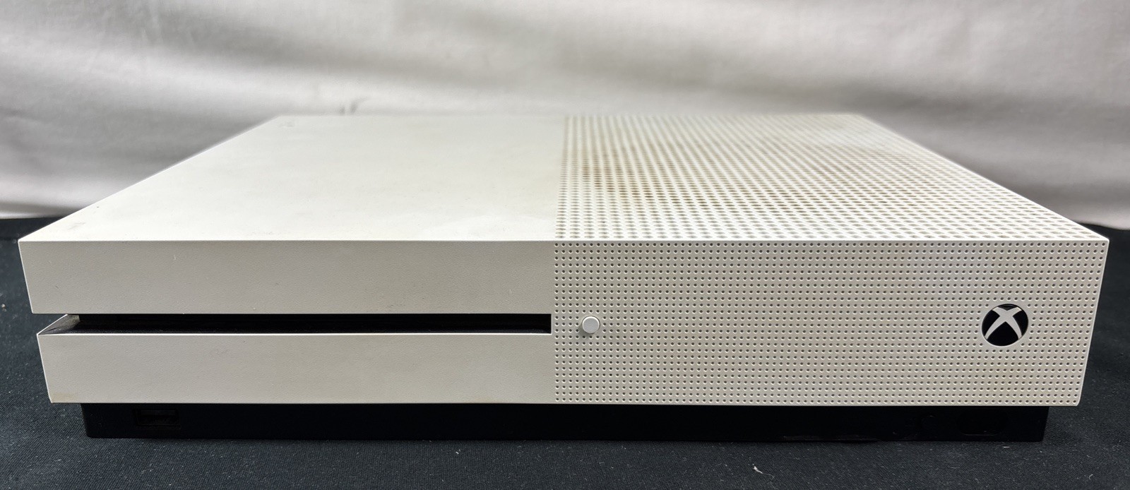 Microsoft Xbox One S 500gb (White) Console Body Only – Cosmetic Wear