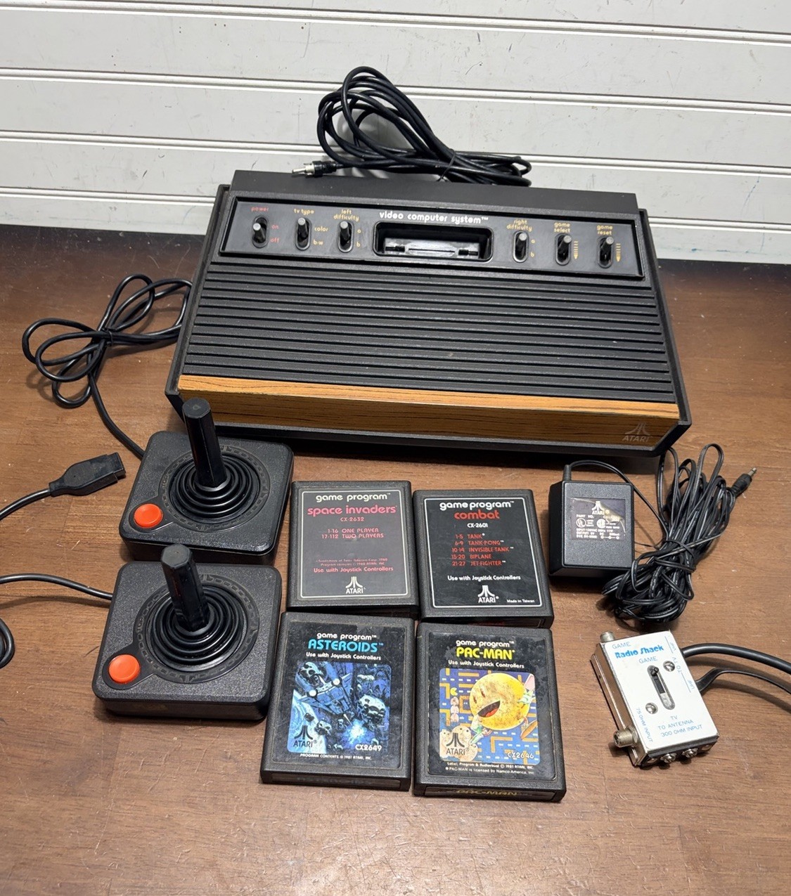 ATARI 2600 Woodgrain 6 Switch Bundle Console Joysticks Cords & 4 Games TESTED!