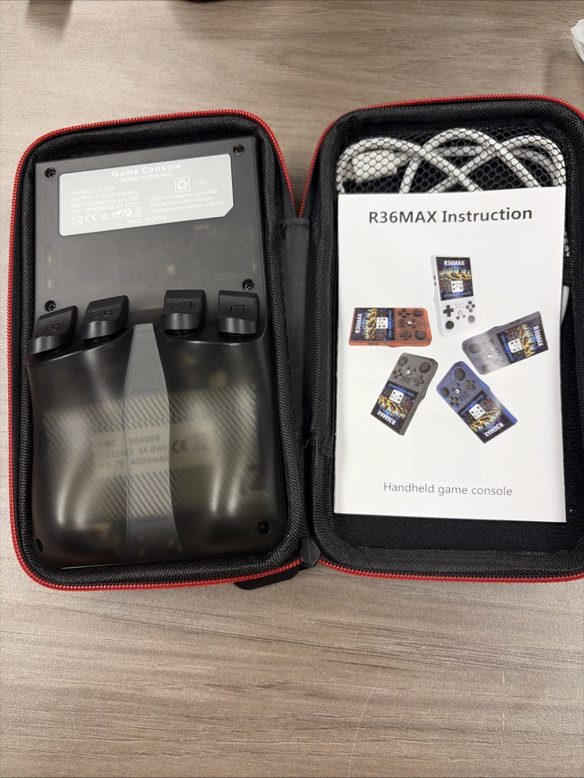 R36MAX Retro Handheld Game Console 18 000 Classic Games 40 IPS 64GB Yellow