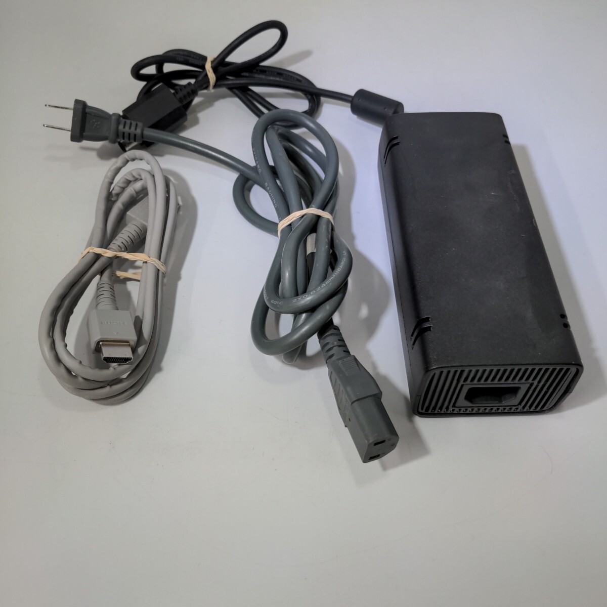 Xbox 360 S Slim 4GB Console Bundle Controller Lot Of 5 Games #ML