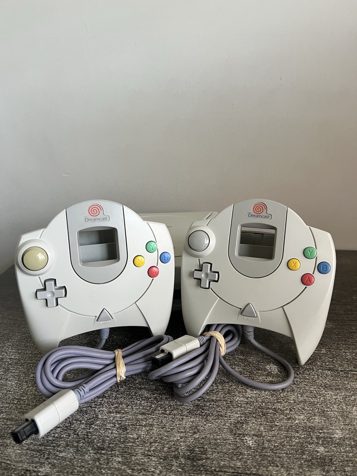 Works But Read – Sega Dreamcast Console Bundle With 2 OEM Controller & Cords