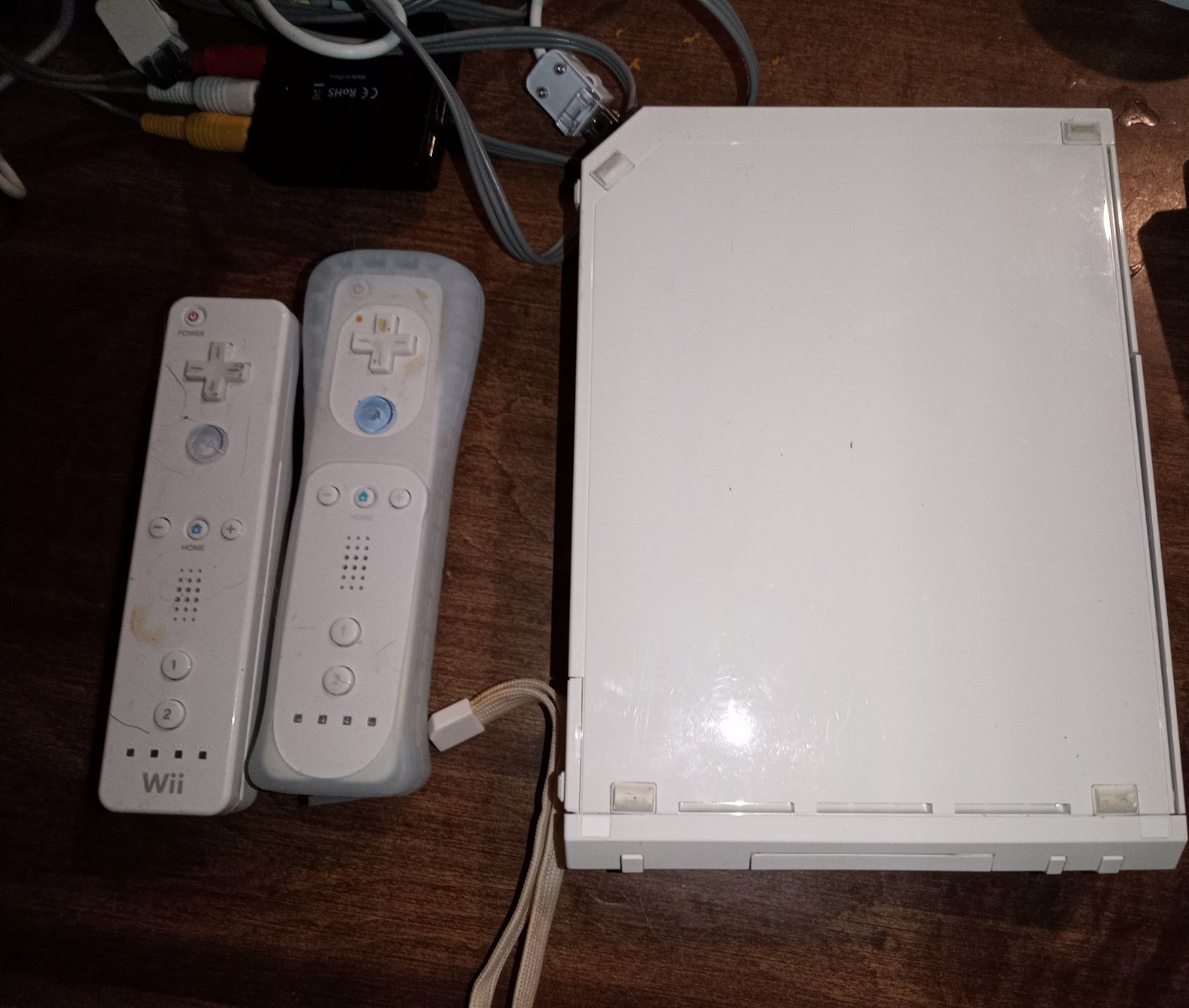 Nintendo Wii White Console Bundle Motion Control 2 Remotes 2 Nunchuks Games