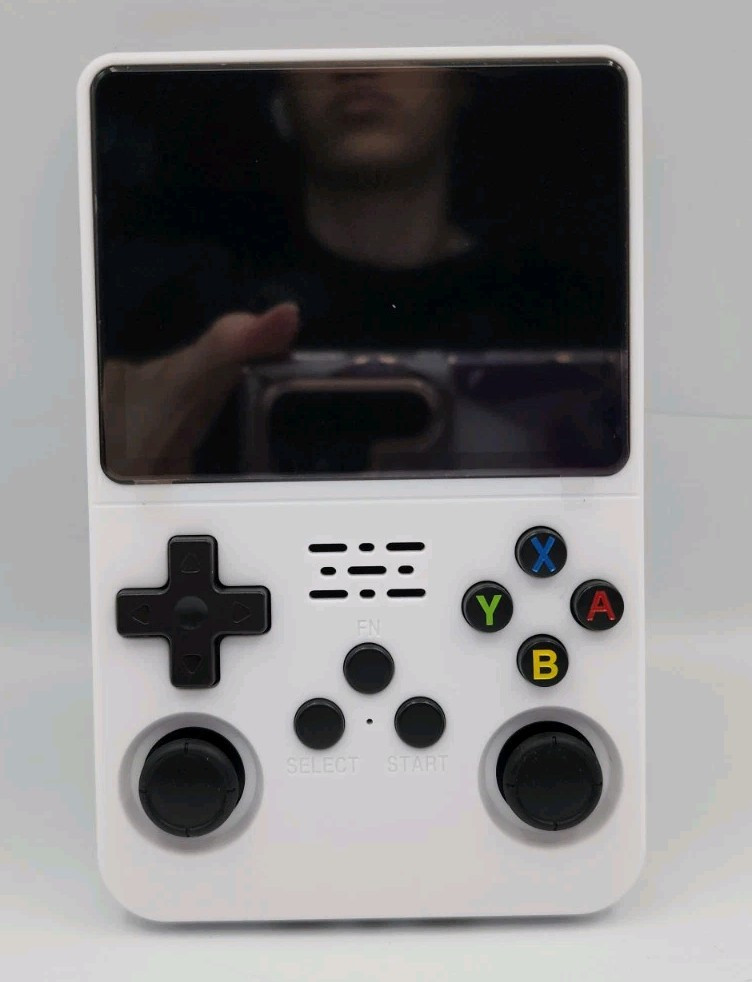 RK3326 Quad Core Handheld Game Console 128G With Built-in 15000+ Games, White