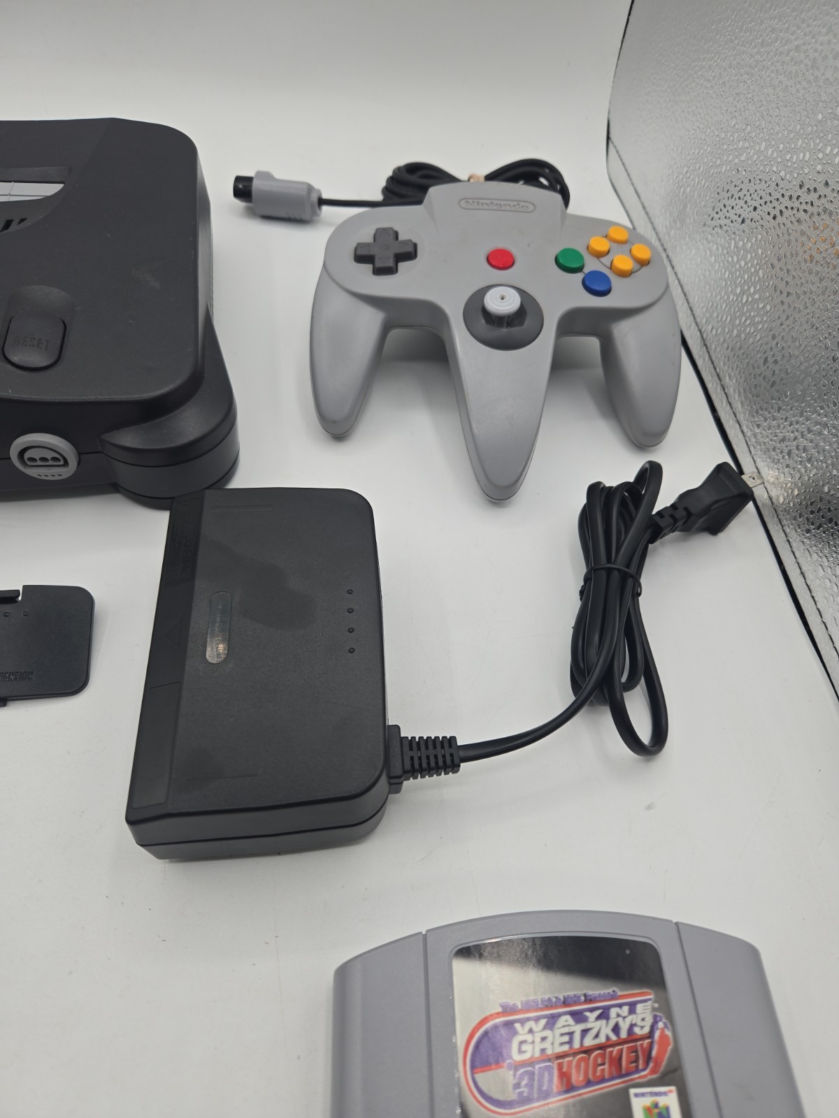 Nintendo 64 N64 System Console Bundle Controllers Cords & Jumper Pack Games Wow