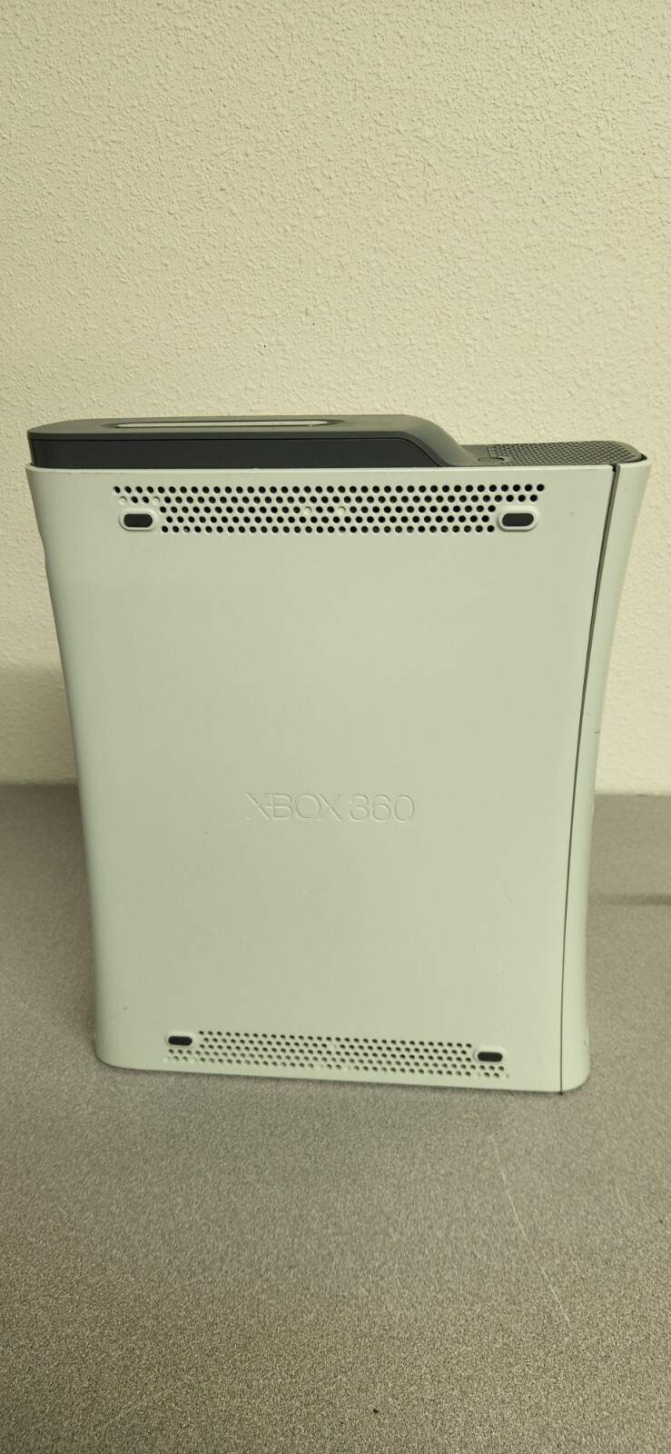 Microsoft Xbox 360 Pro System Bundle 60GB White Console W/ Power Cord Controller