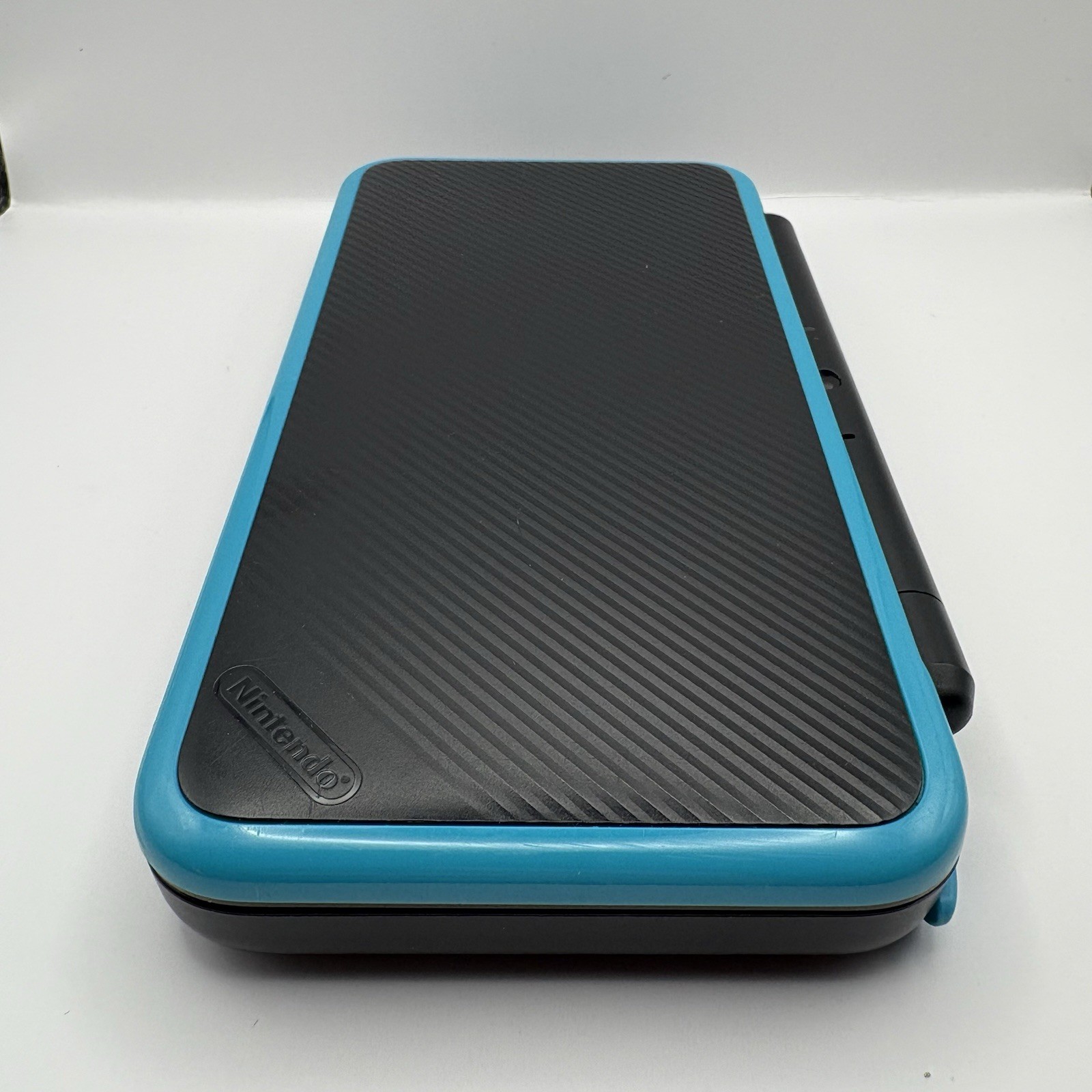 NEW NINTENDO 2DS XL 4GB BOXED – BLACK/TURQUOISE + ACCESSORIES