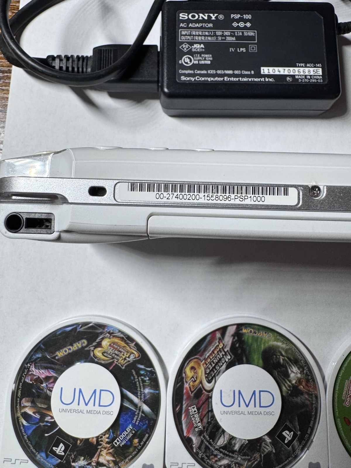 Sony PSP-1000 White Console Works&Ready to play (Please read description)