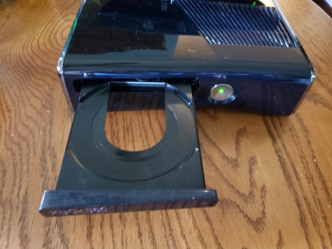 Xbox 360 S ( 1439 ) Bundle