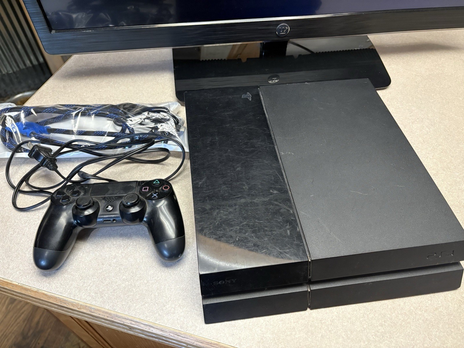 Sony PlayStation 4 PS4 500GB Console CUH-1001A Controller, Power Cable,ext.drive