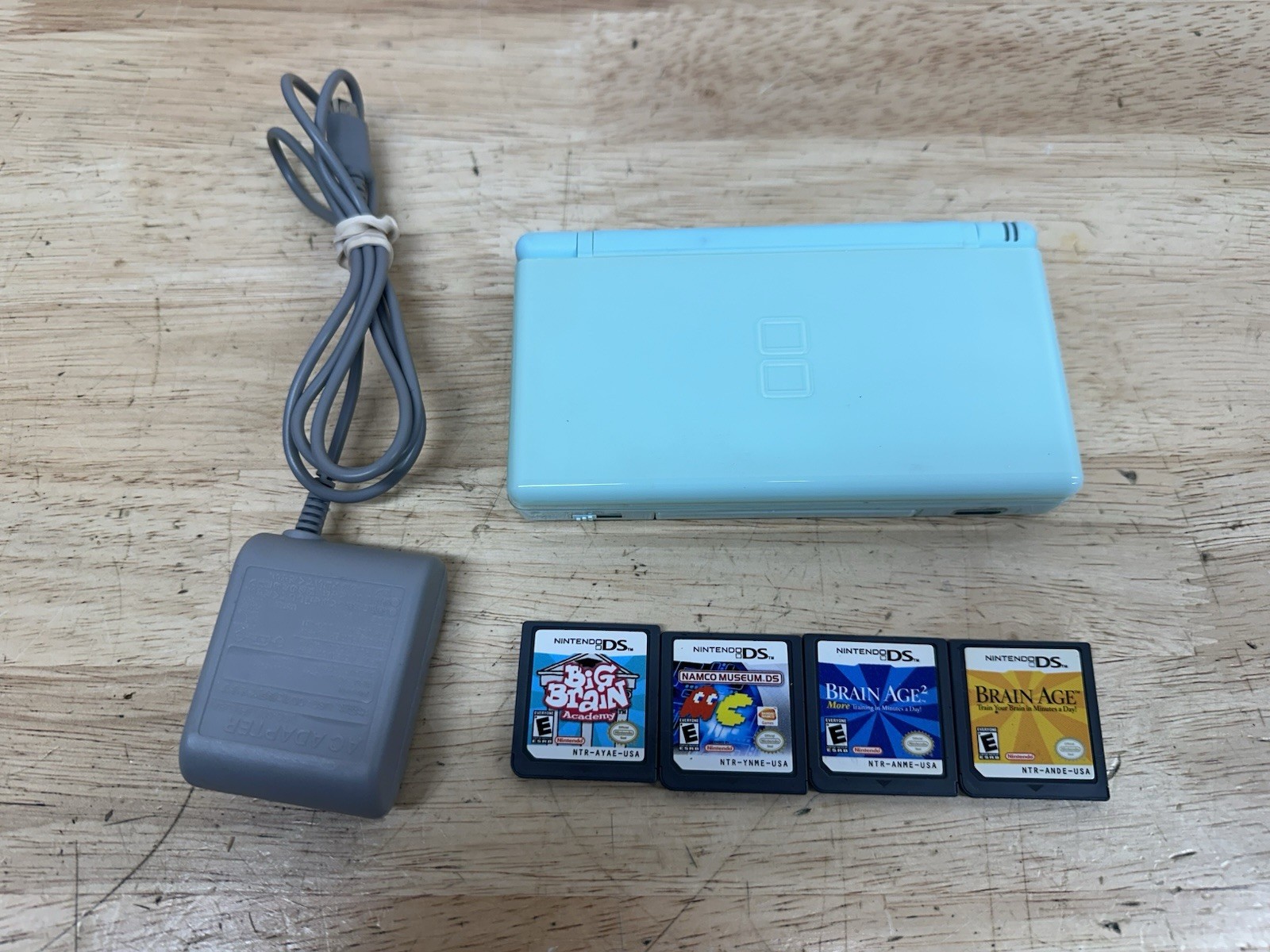 Nintendo DS lite Ice blue Tested Stylus, gba cover, Charger, 4 Games.