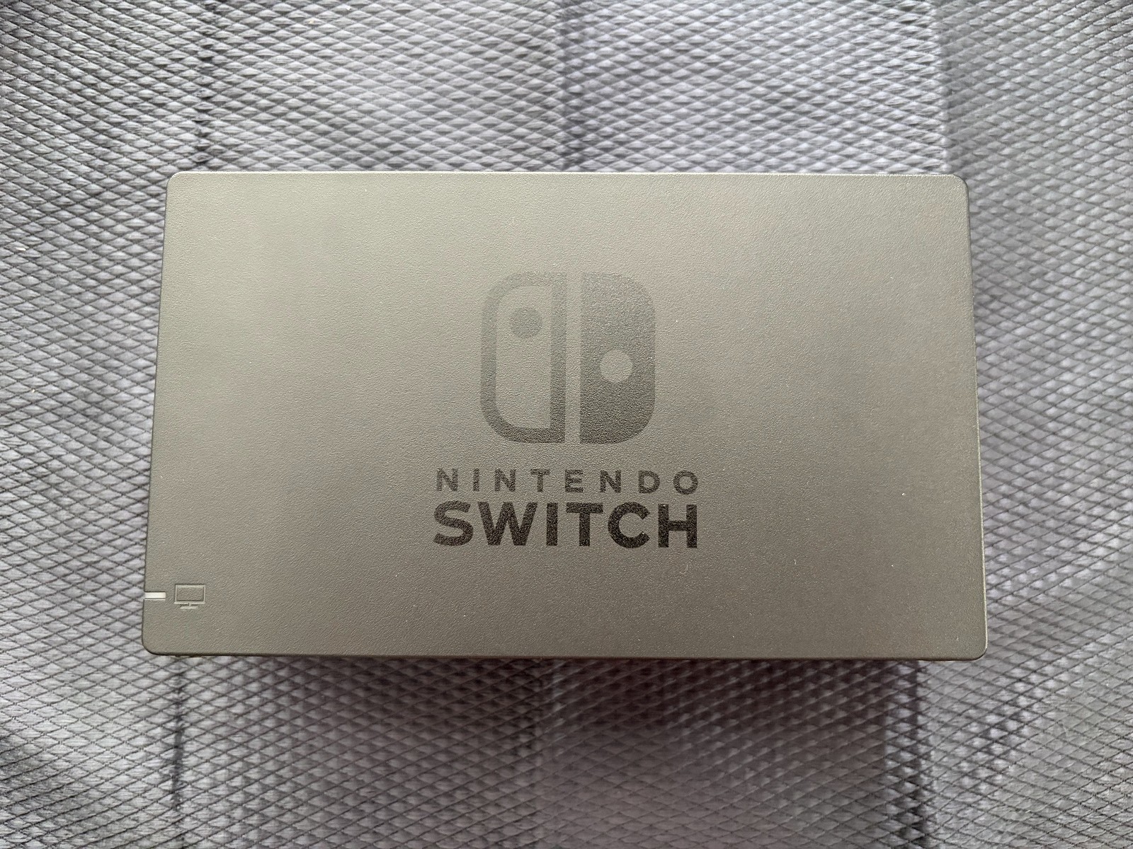 Nintendo Switch 32GB Console with Gray Joy‑Con great condition