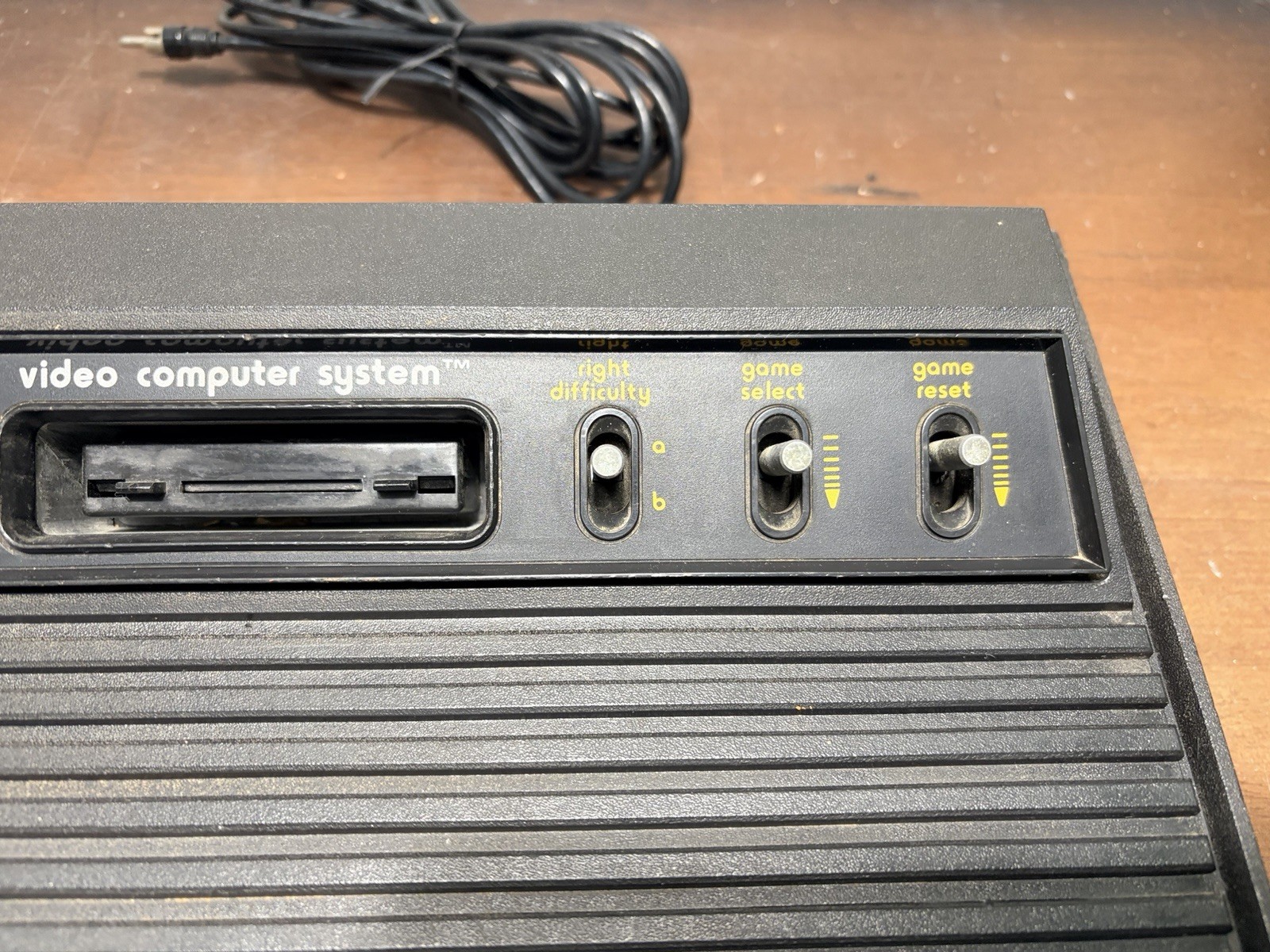 ATARI 2600 Woodgrain 6 Switch Bundle Console Joysticks Cords & 4 Games TESTED!