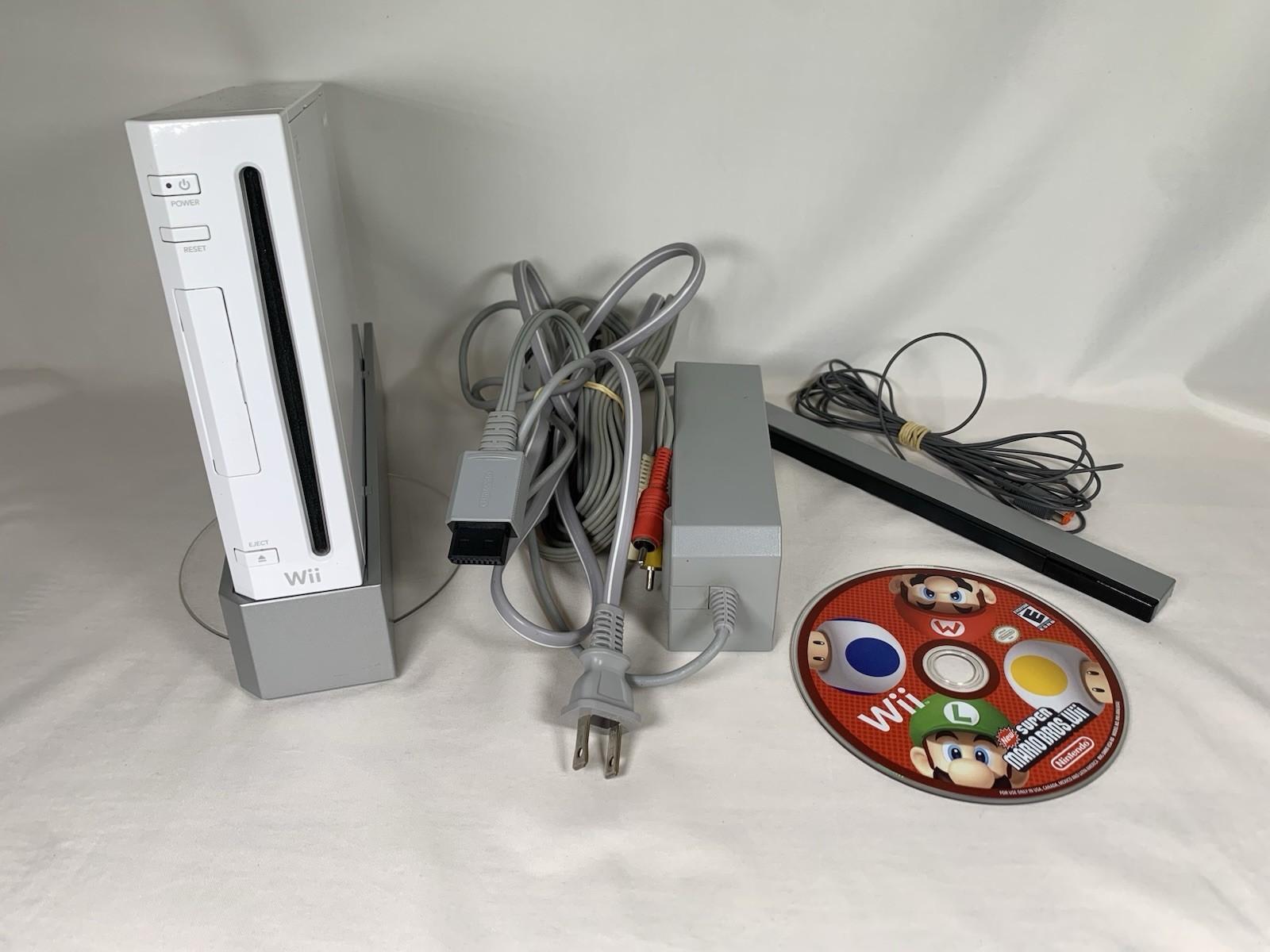 Nintendo Wii RVL-001 White Console Bundle w/AV Cable, Power, Sensor, 4 Games