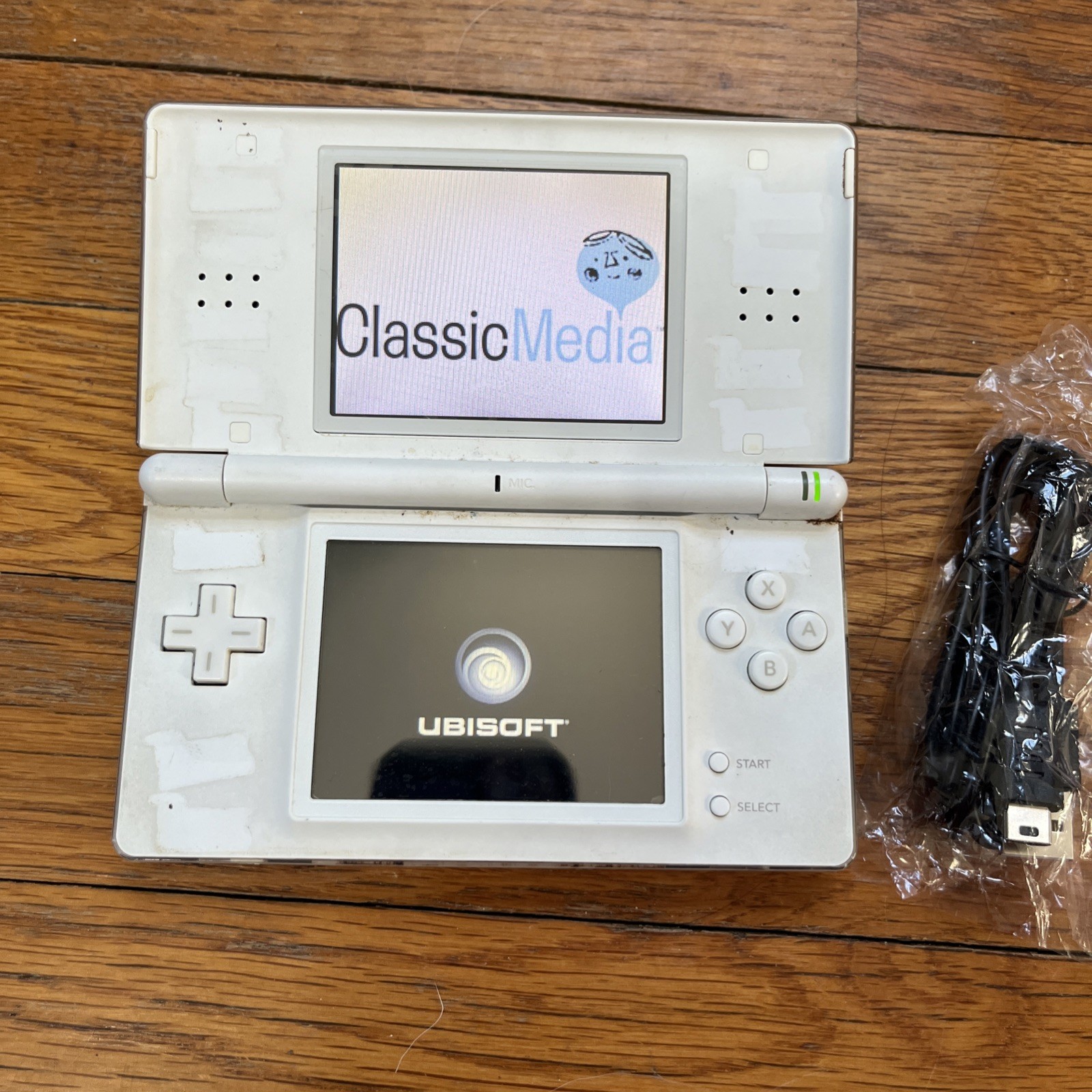 Nintendo DS Lite Handheld Console – Polar White and game charger stylus works