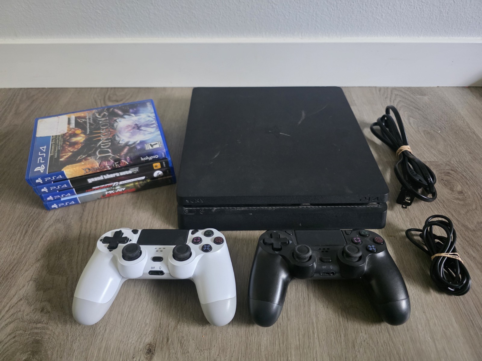 Sony PlayStation 4 PS4 Slim 500GB Console Bundle 2 Controllers 4 Games Tested