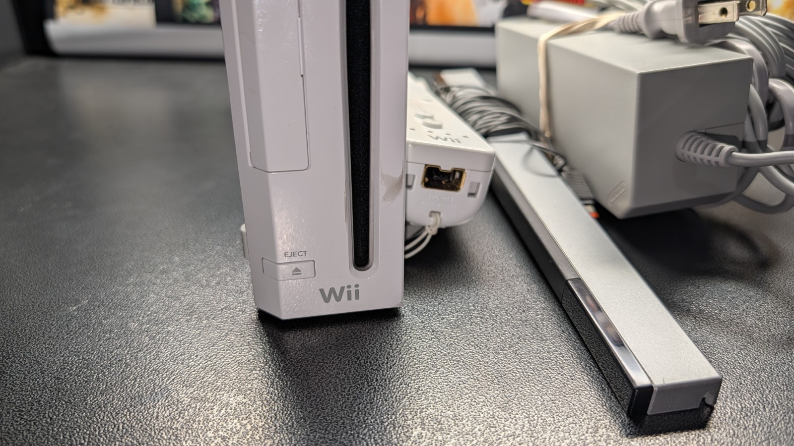 Nintendo Wii with 32 wii + 35 GameCube+60 GBA/C Games with remote