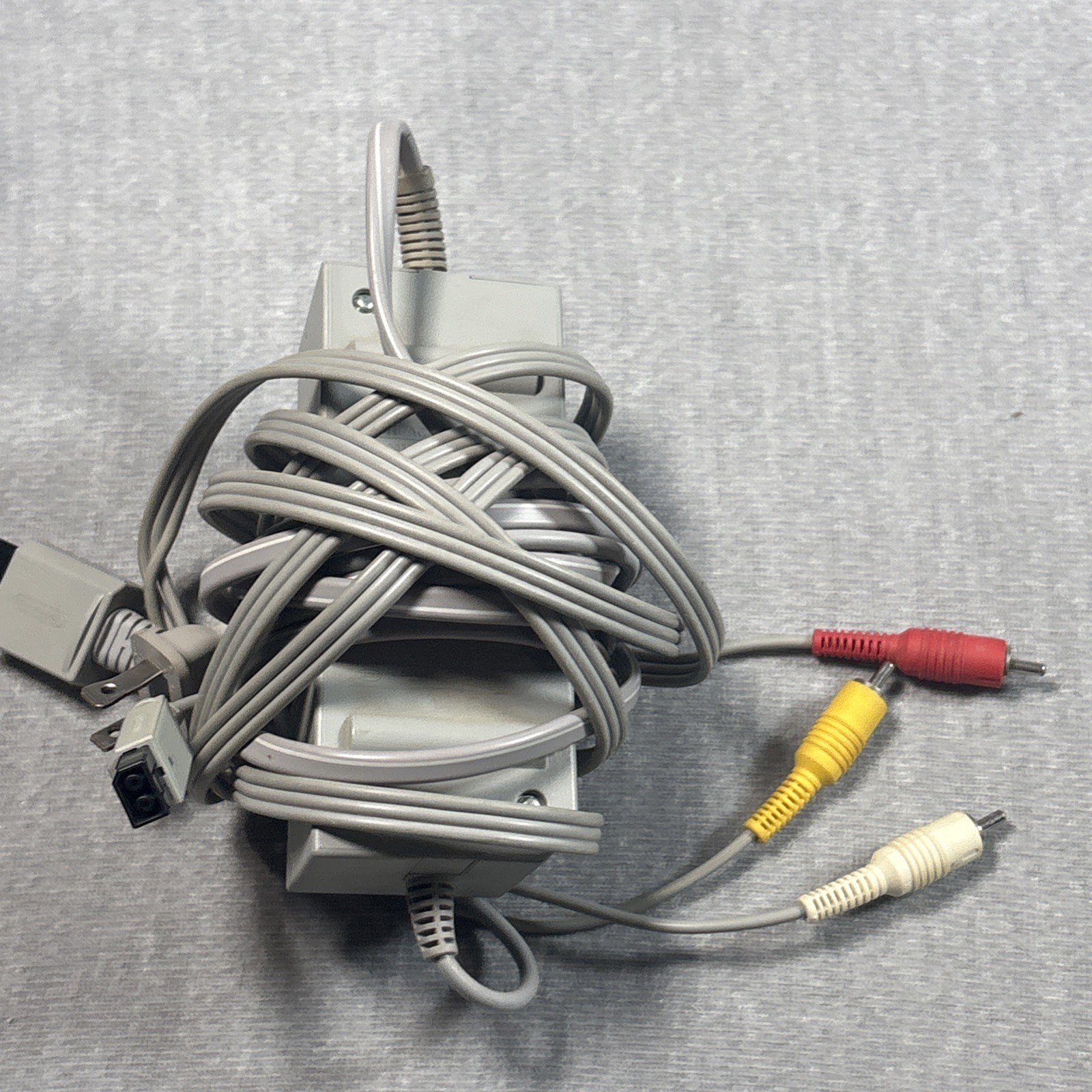 NINTENDO WII CONSOLE With Cables Plus Sensor