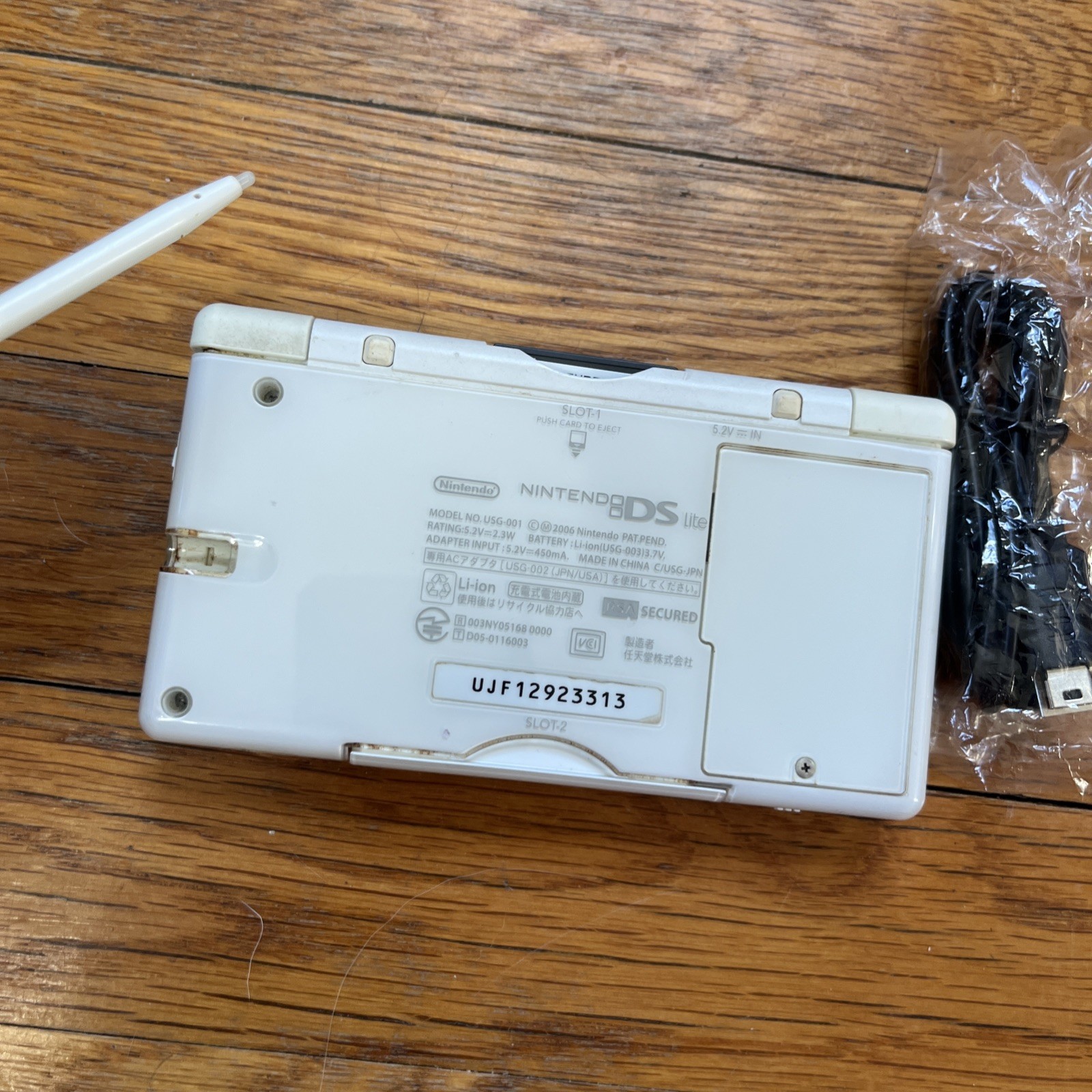 Nintendo DS Lite Handheld Console – Polar White and game charger stylus works