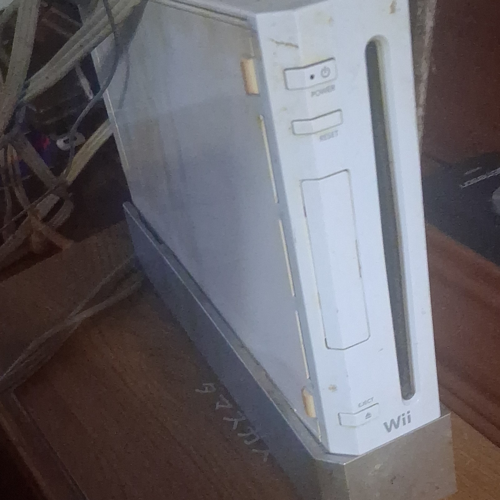 Nintendo Wii – Original White Console Wi-Fi Capability USB-A RCA