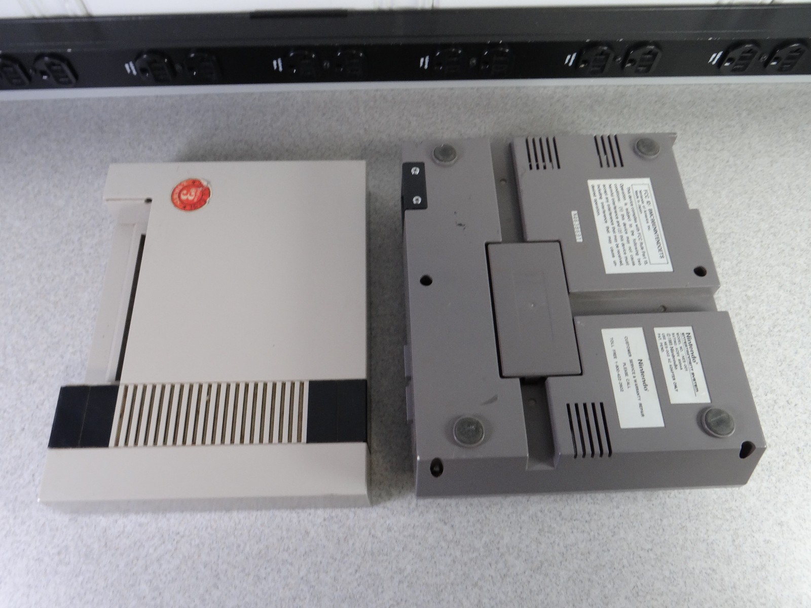 Nintendo Entertainment System Console Only – (NES, 1983) [PARTS OR REPAIR]