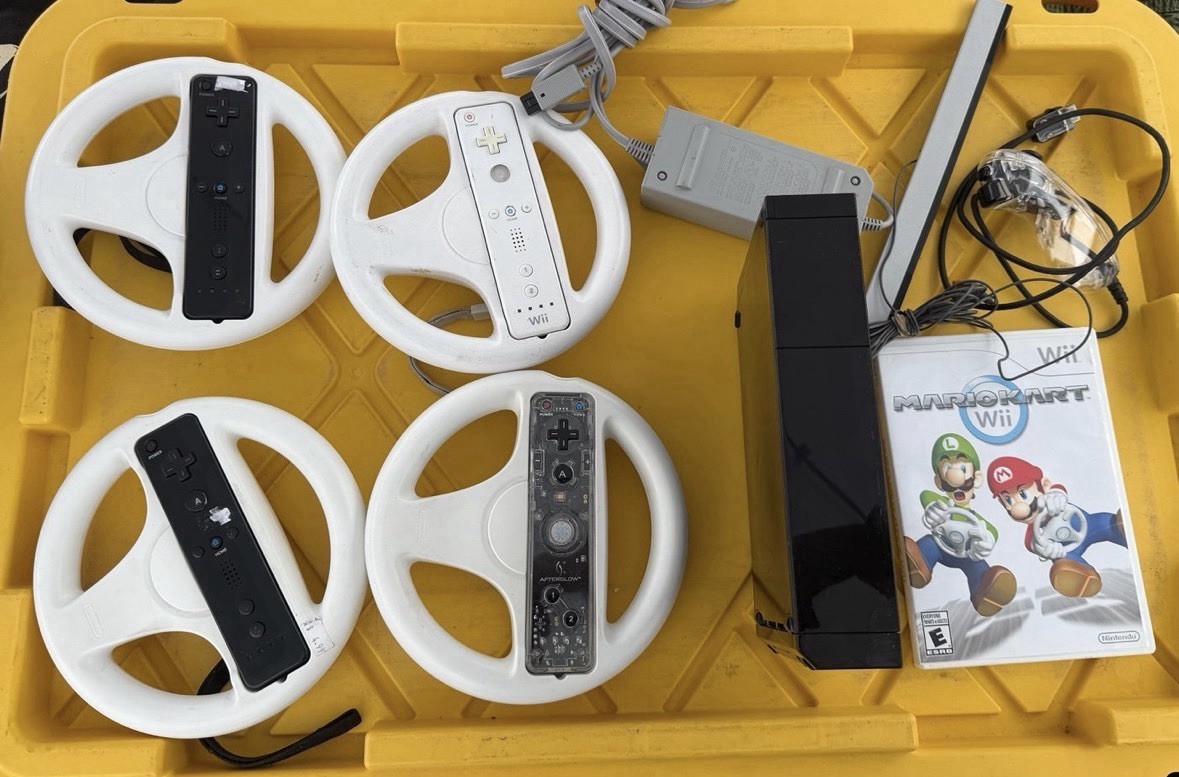 Nintendo Wii Mario Kart Bundle Black Console (NTSC-U/C (US/CA))