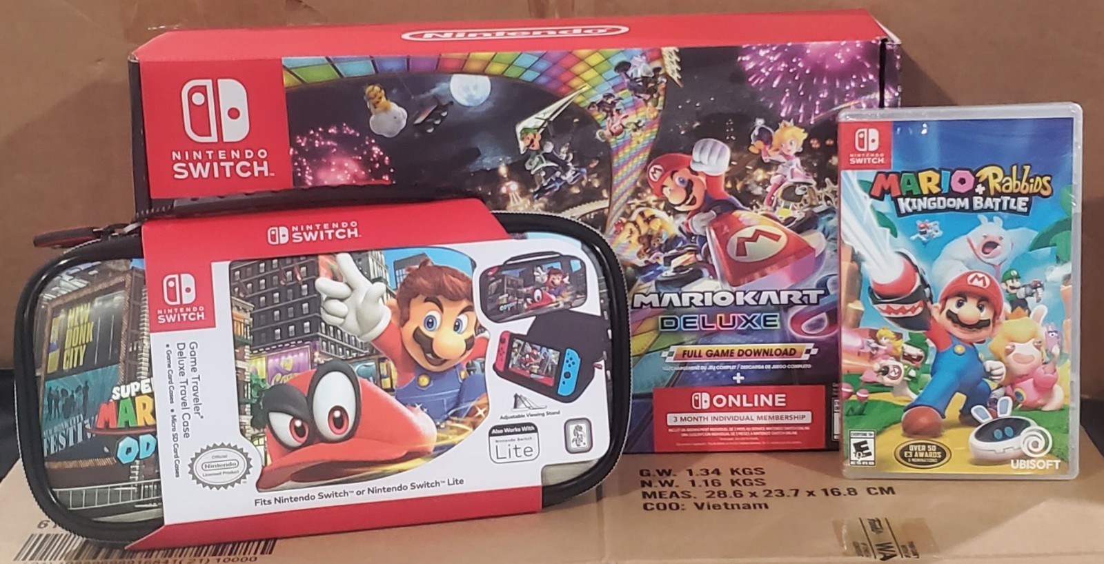 Nintendo Switch Mario Kart 8 Deluxe + 3 Month Online + Mario Rabbids + Case