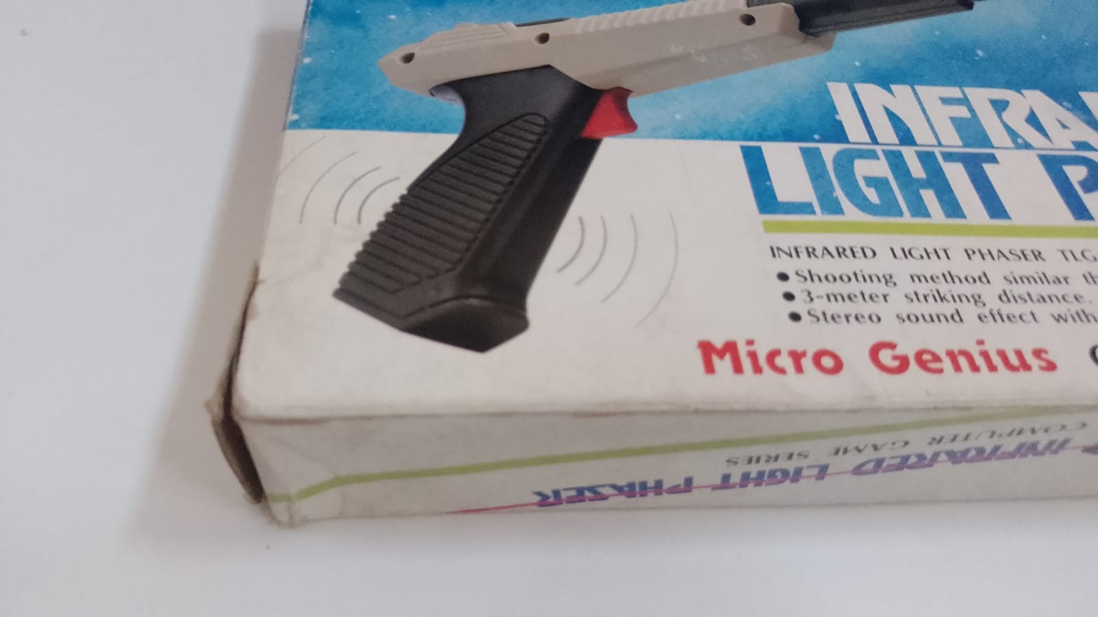 FAMICLON- INFRARED LIGHT PHASER GUN + BOX -15 PIN – MICRO GENIUS- RARE
