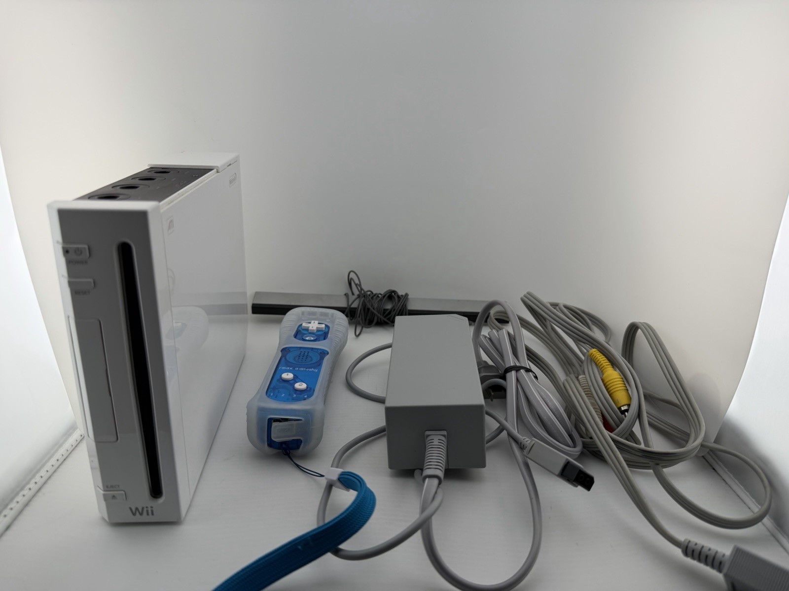 Nintendo Wii RVL-001 (P18027501) With All Cords & 3rd Party Controller Tested
