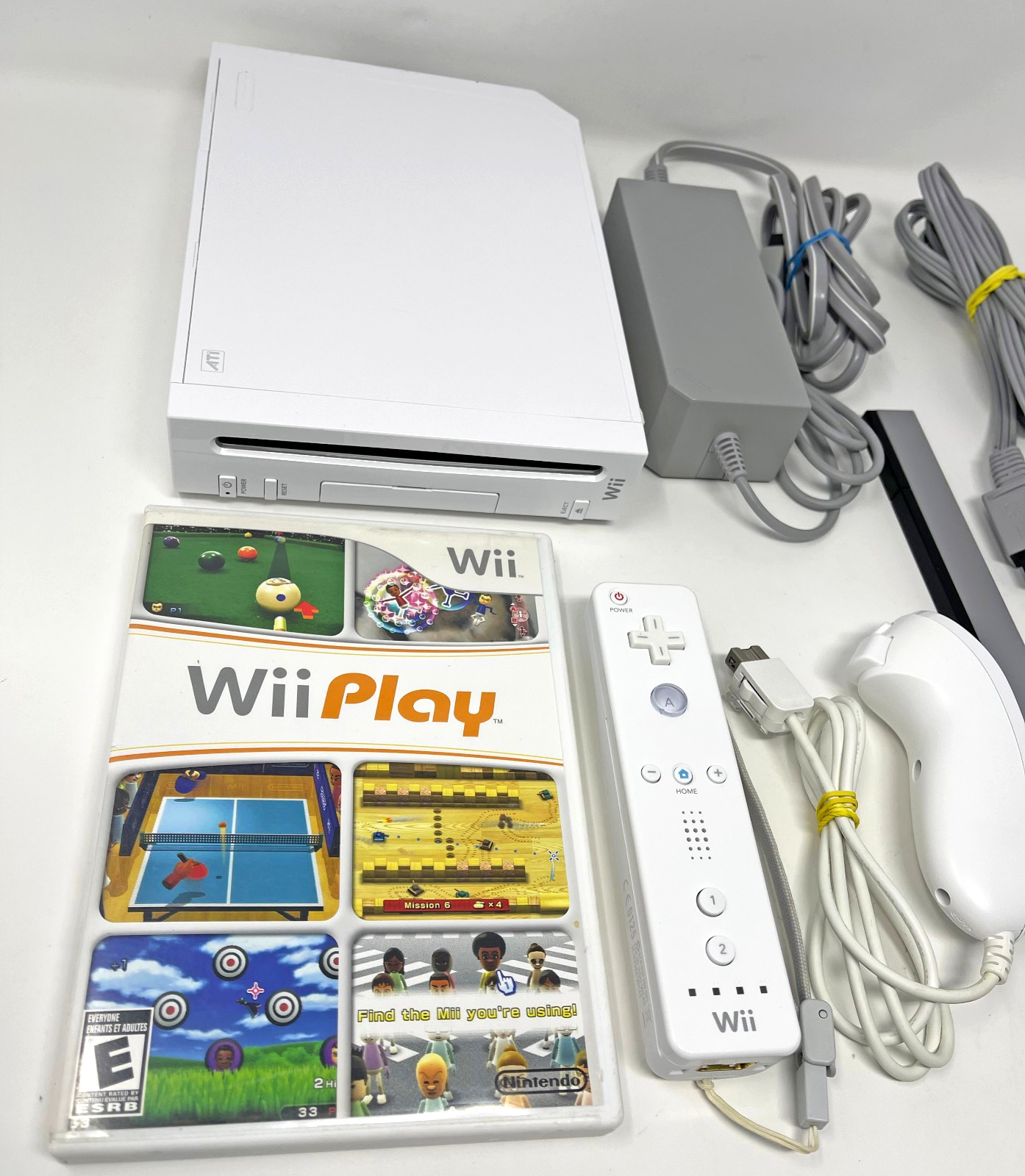Nintendo White Wii Console RVL-001 Gamecube Ports Wii Play Remote Nunchuk Used