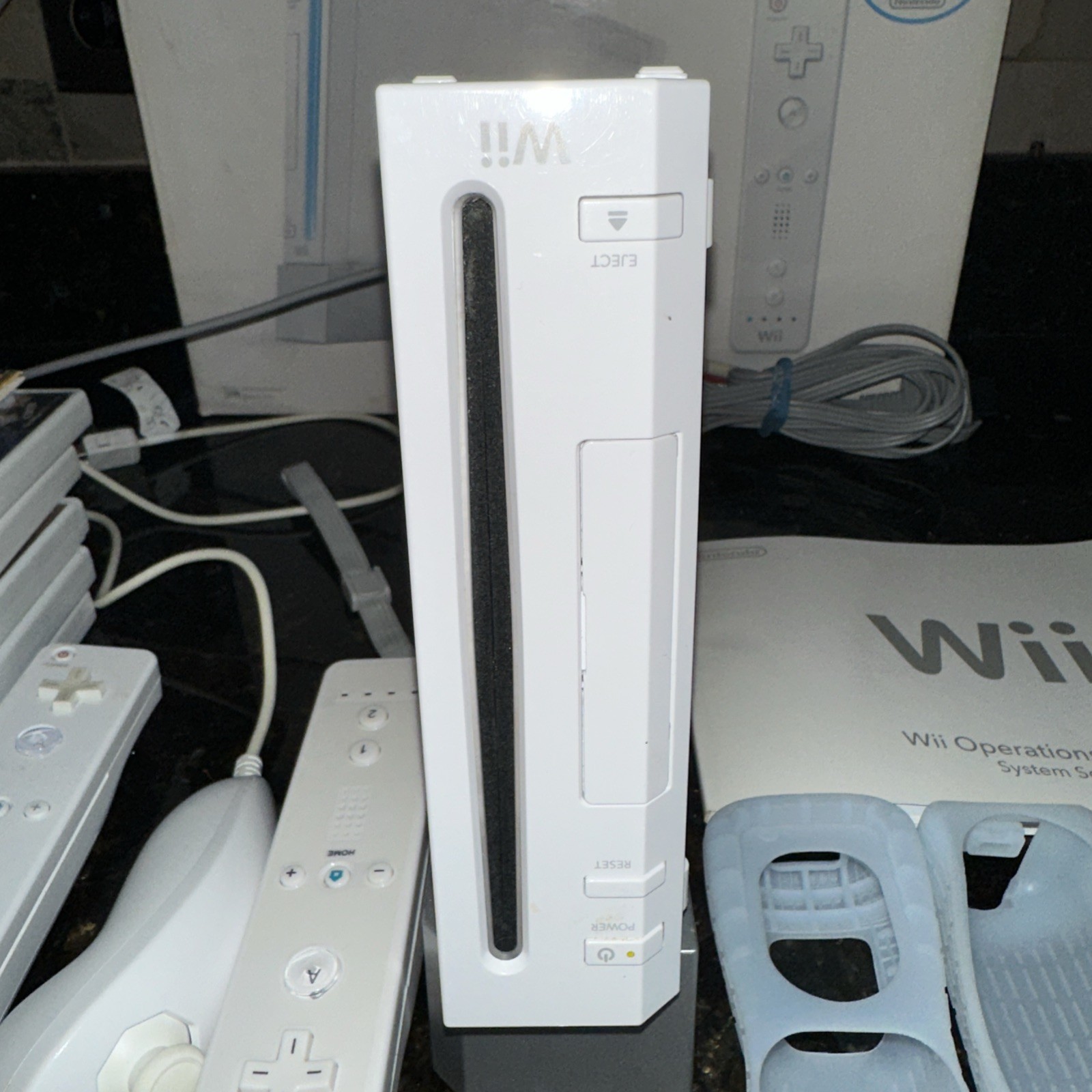 Nintendo Wii Game System Console – 4 Remotes, 6 Game Bundle – Works