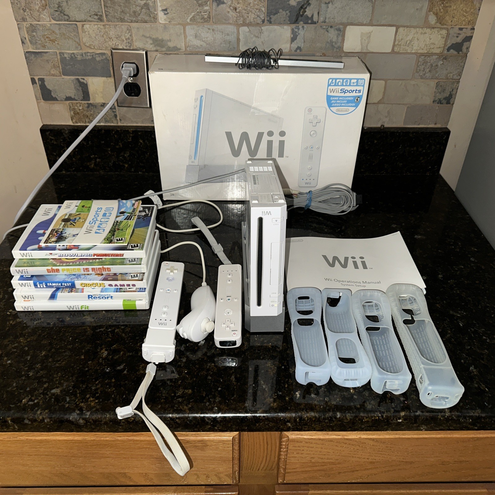 Nintendo Wii Game System Console – 4 Remotes, 6 Game Bundle – Works
