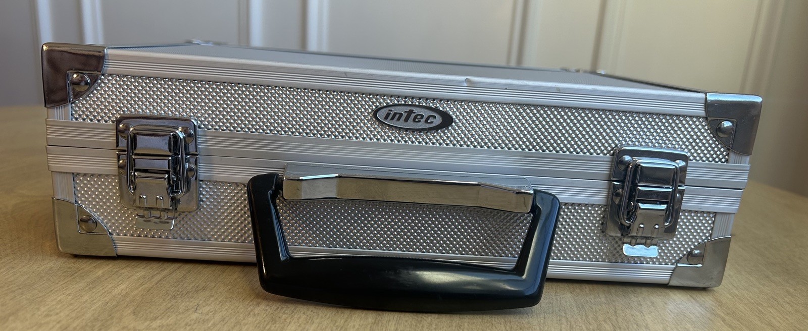 Intec (Nintendo DS) Pro Gamer’s Kit Aluminum Case and Accessories
