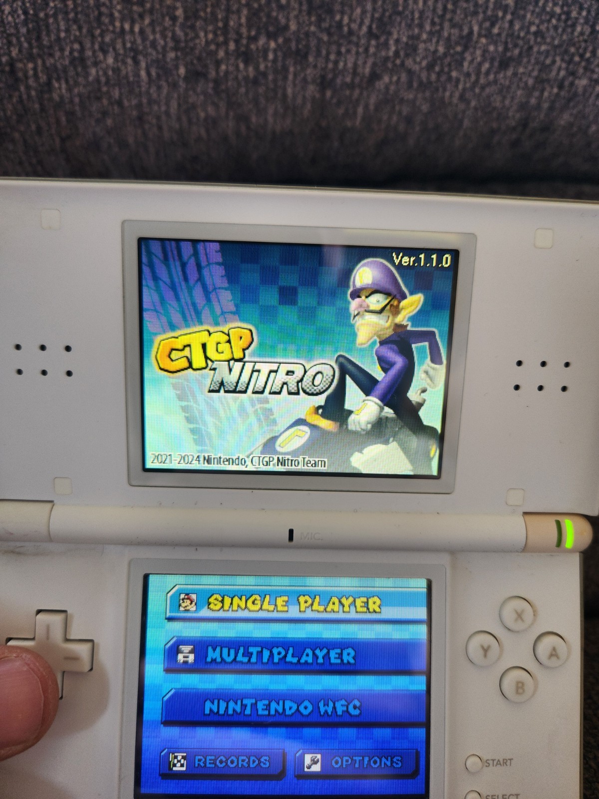 White Nintendo Ds Lite Read description