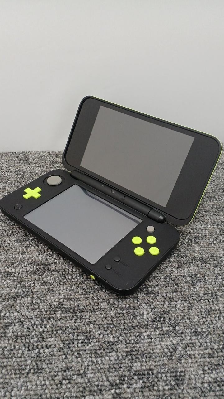 Nintendo New 2DS XL LL JAN-001 Portable Gaming Console A2384