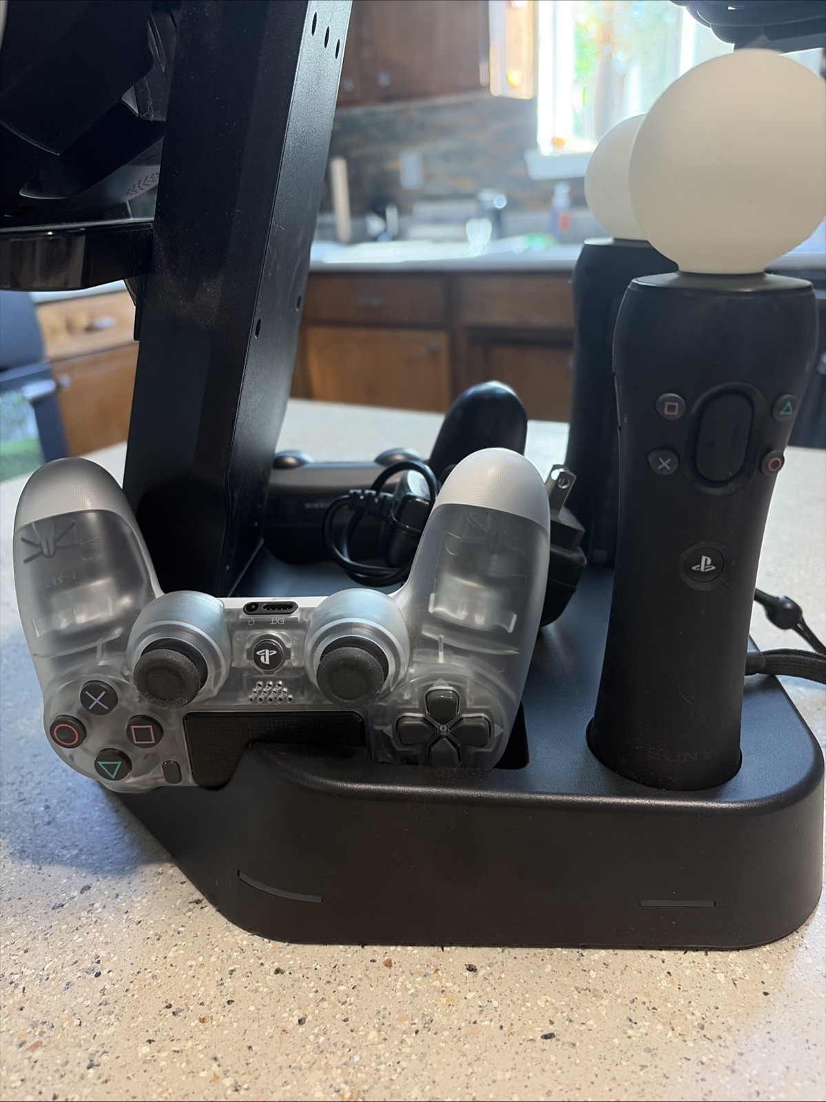 PS4 Slim 1tb + PlayStation VR Bundle + Camera + 2 Move + 4 Controllers + 4 Games