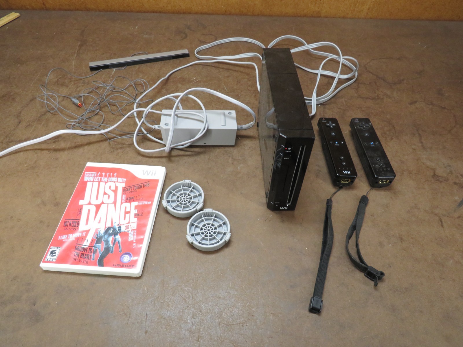 Nintendo Wii U WUP-101(02) 32GB Black Console w/ Power Cord Game Remote Tested